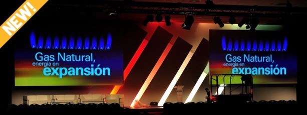 Angled flats with Dual Screen AV-Drop Modular backdrop for corporate event
